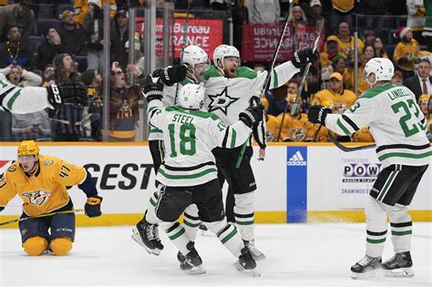 Smith and Hakanpaa score in the final 15 seconds to lift the Stars over the Predators 3-2